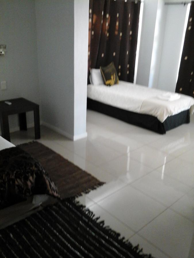 Village Boutique Hotel Otjiwarongo Quarto foto